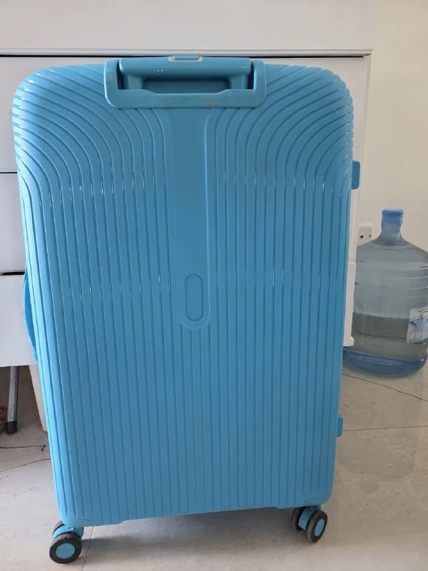 Чемодан на колесиках