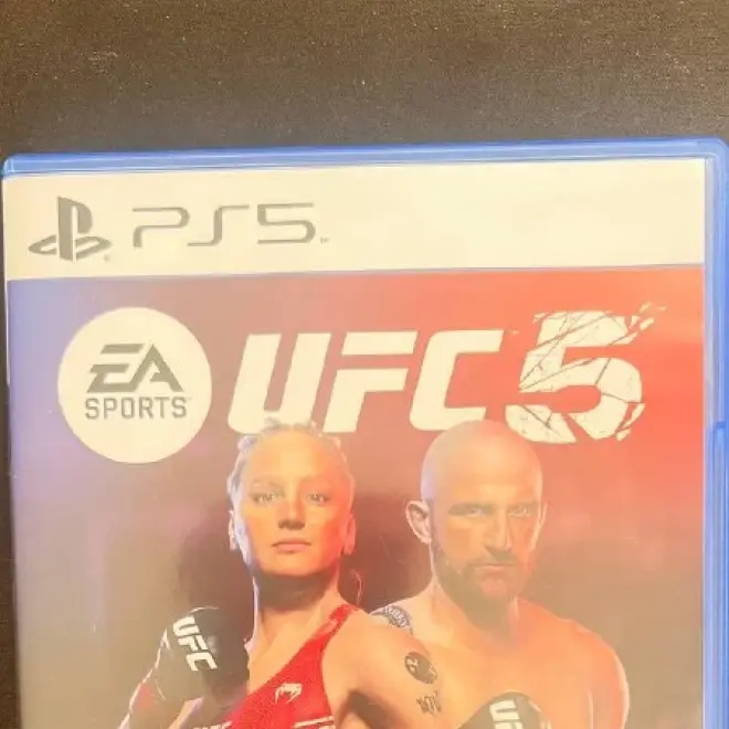 Диски для PS5: UFC 5 и Grand Theft Auto