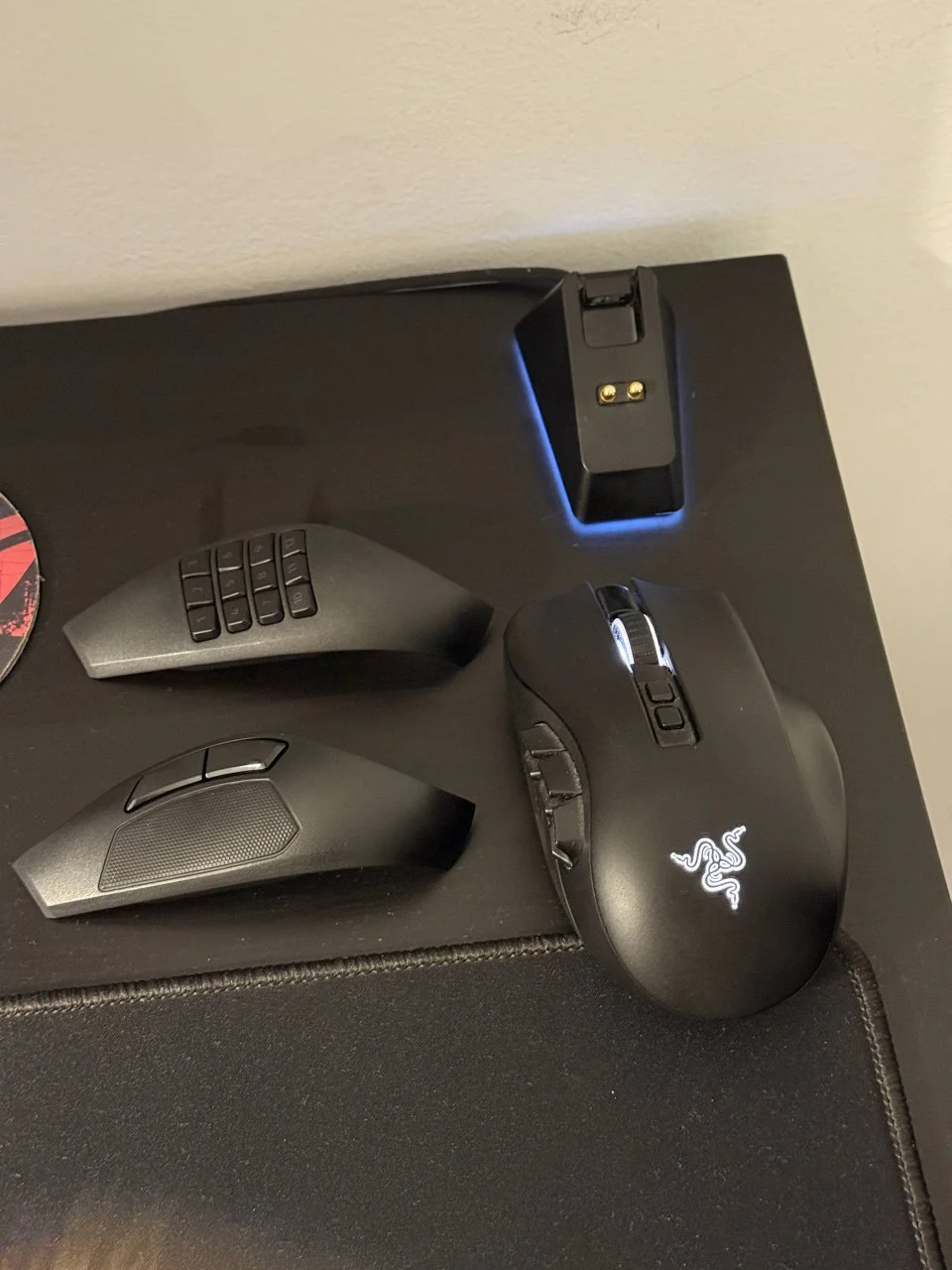 Мышь Razer Naga Pro и док-станция Razer Mouse Dock Chroma RGB