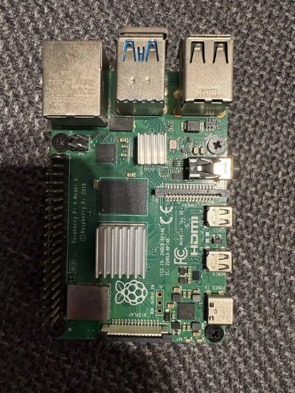 Raspberry Pi 4b 8Gb с SSD Kingston 120 ГБ и адаптером
