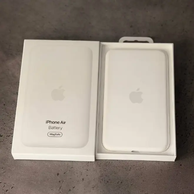 iPhone Air MagSafe Battery