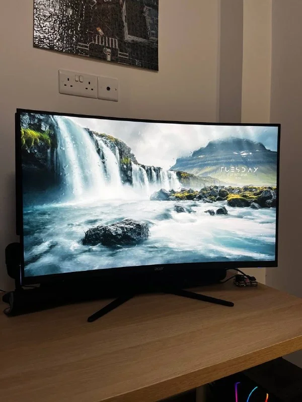 Игровой изогнутый монитор Acer 32” | 180 Гц | Full HD
