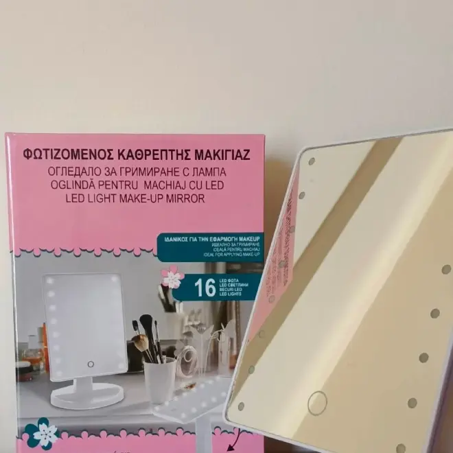 Регулируемое зеркало для макияжа с LED подсветкой