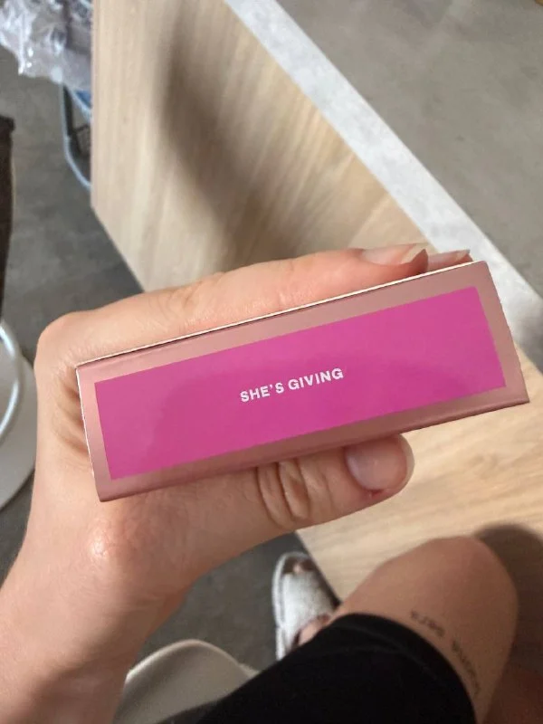 Румяна Patrick Ta Double-Take Crème & Powder Blush в оттенке She’s Giving