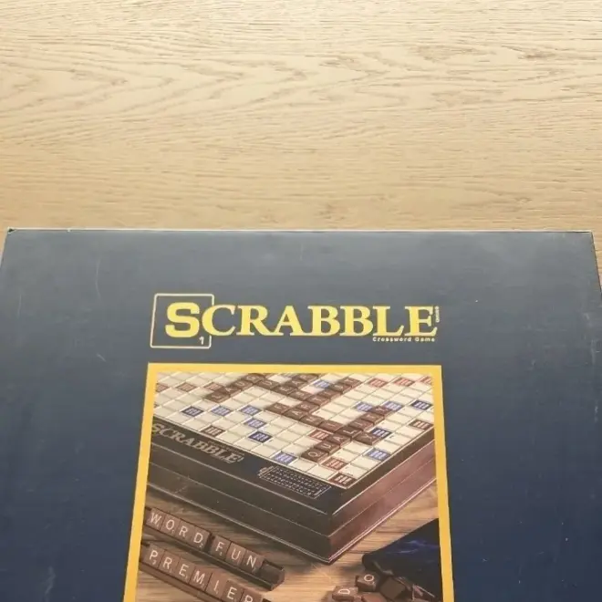 Настольная игра Scrabble Deluxe